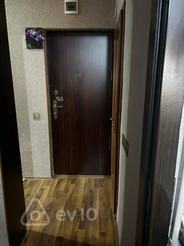 Satılır 2 otaqlı köhnə tikili 70 m²