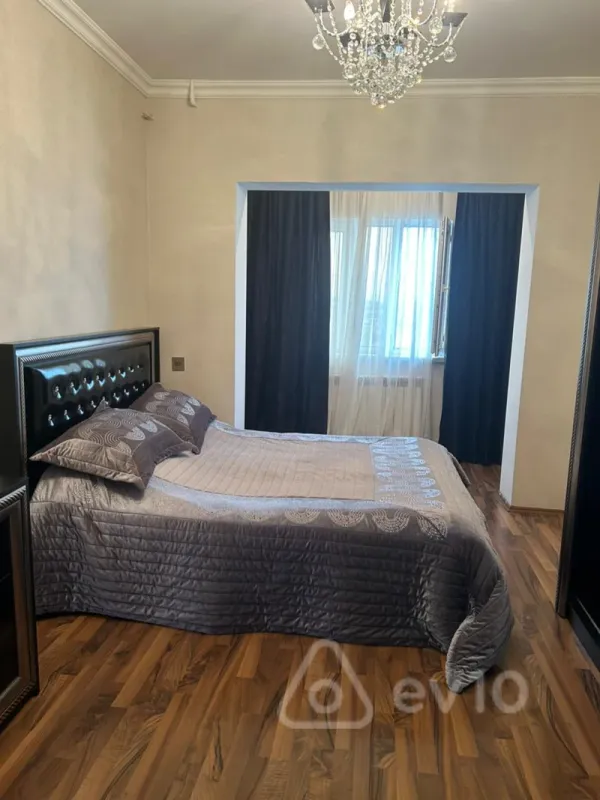 Satılır 2 otaqlı köhnə tikili 70 m²