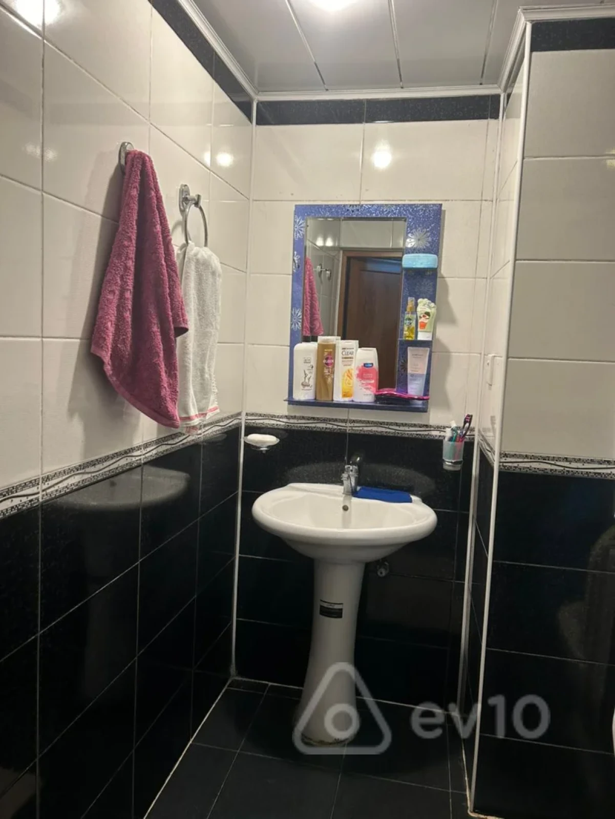 Satılır 2 otaqlı köhnə tikili 70 m²