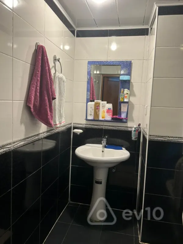 Satılır 2 otaqlı köhnə tikili 70 m²