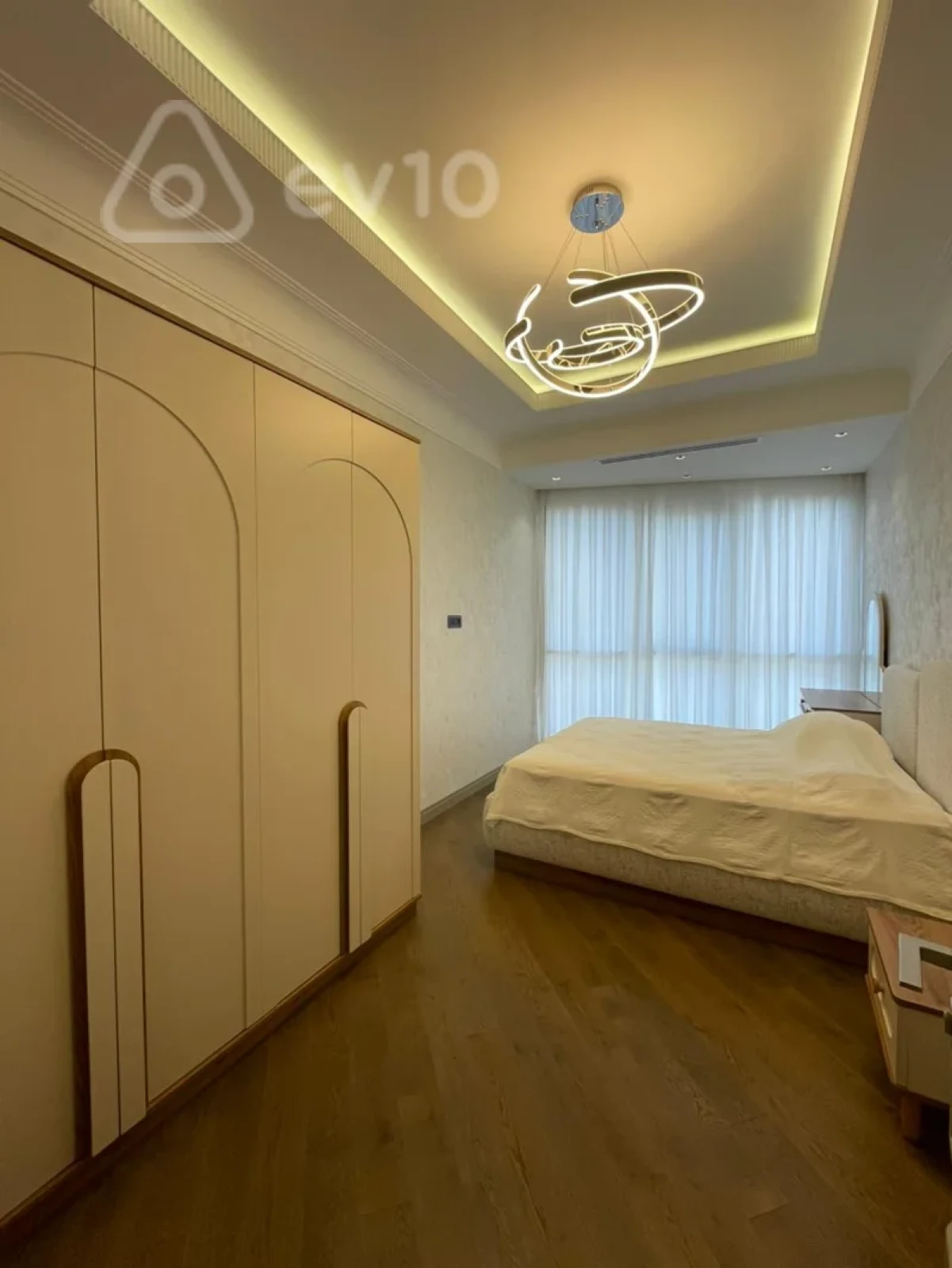 Kirayə verilir 4 otaqlı yeni tikili 171 m²