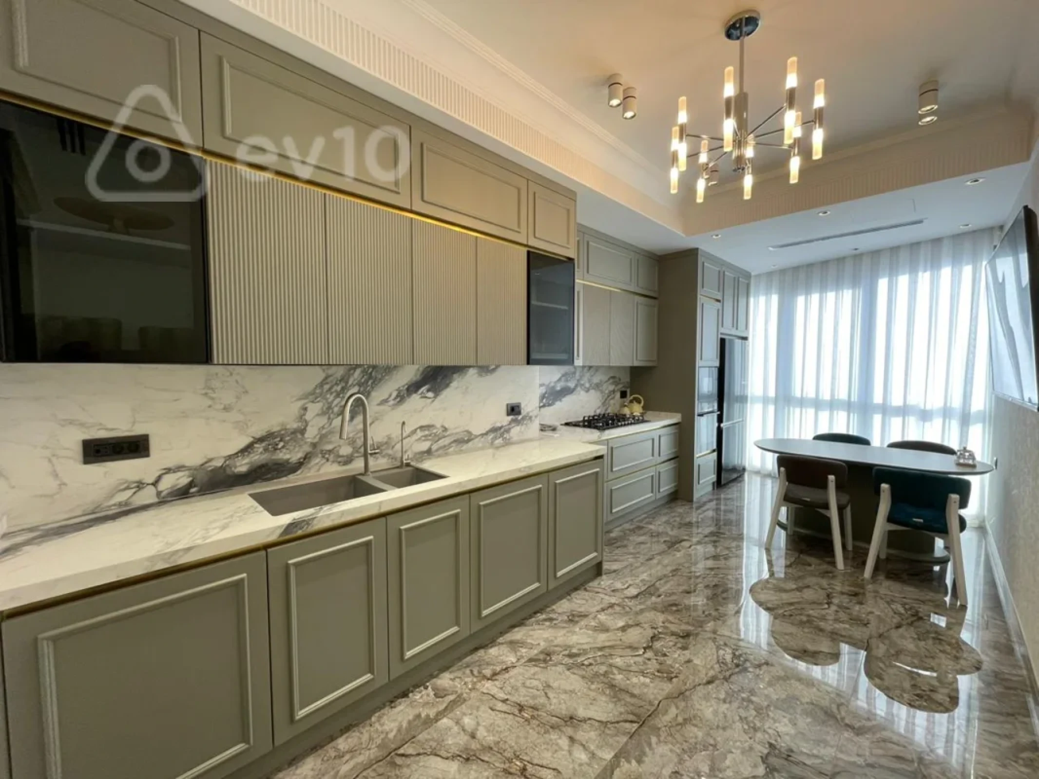Kirayə verilir 4 otaqlı yeni tikili 171 m²