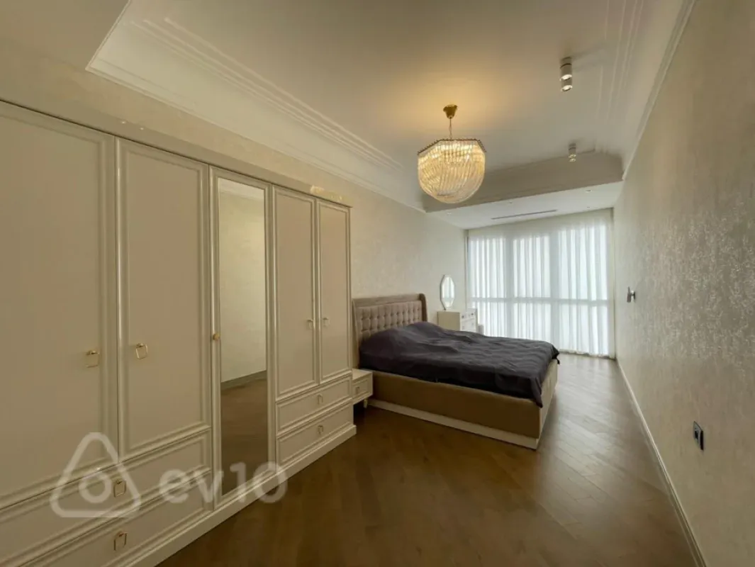Kirayə verilir 4 otaqlı yeni tikili 171 m²