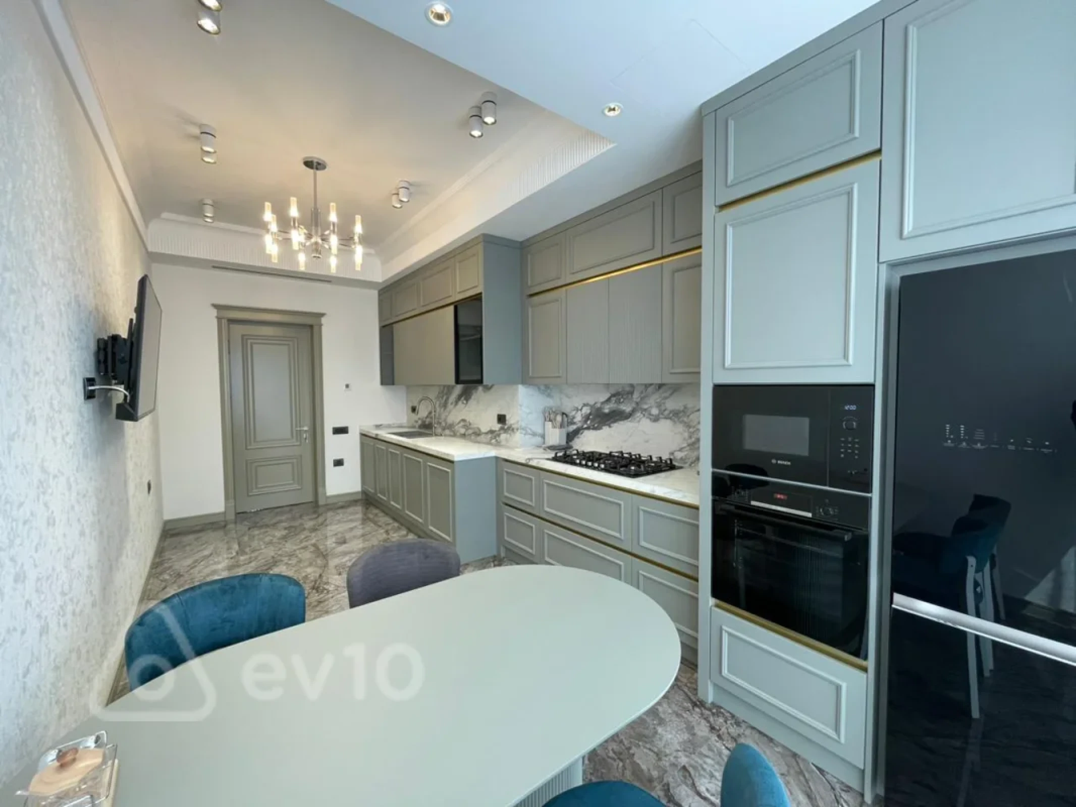 Kirayə verilir 4 otaqlı yeni tikili 171 m²