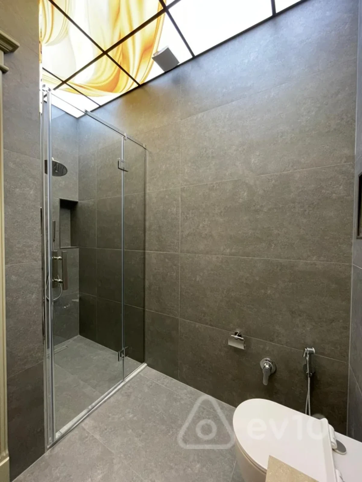 Kirayə verilir 4 otaqlı yeni tikili 171 m²