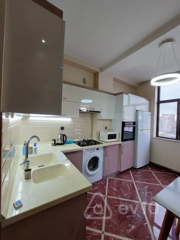 Kirayə verilir 3 otaqlı yeni tikili 105 m²