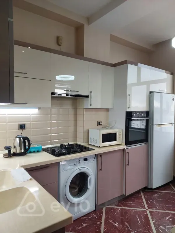 Kirayə verilir 3 otaqlı yeni tikili 105 m²