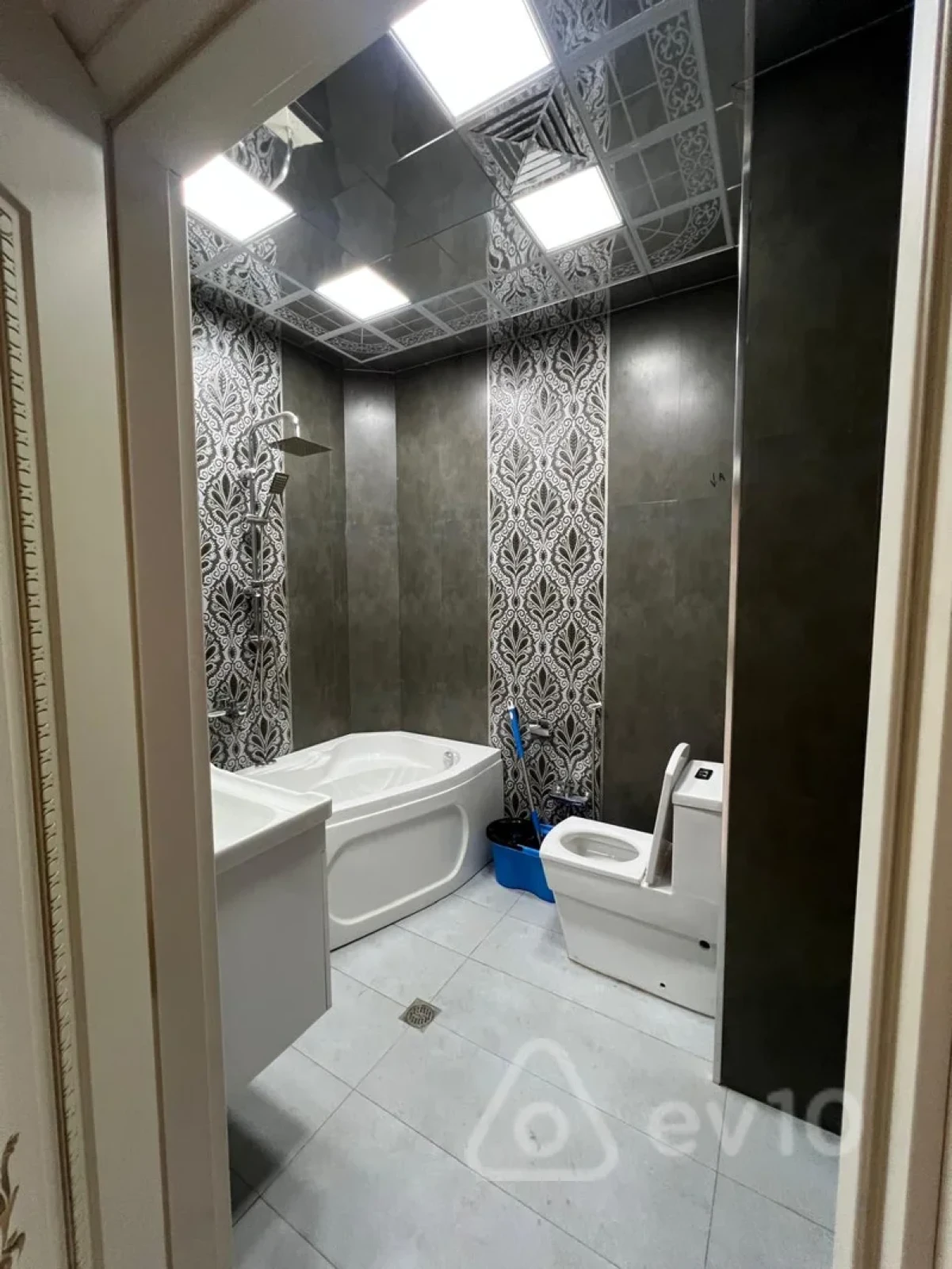 Kirayə verilir 2 otaqlı yeni tikili 76 m²