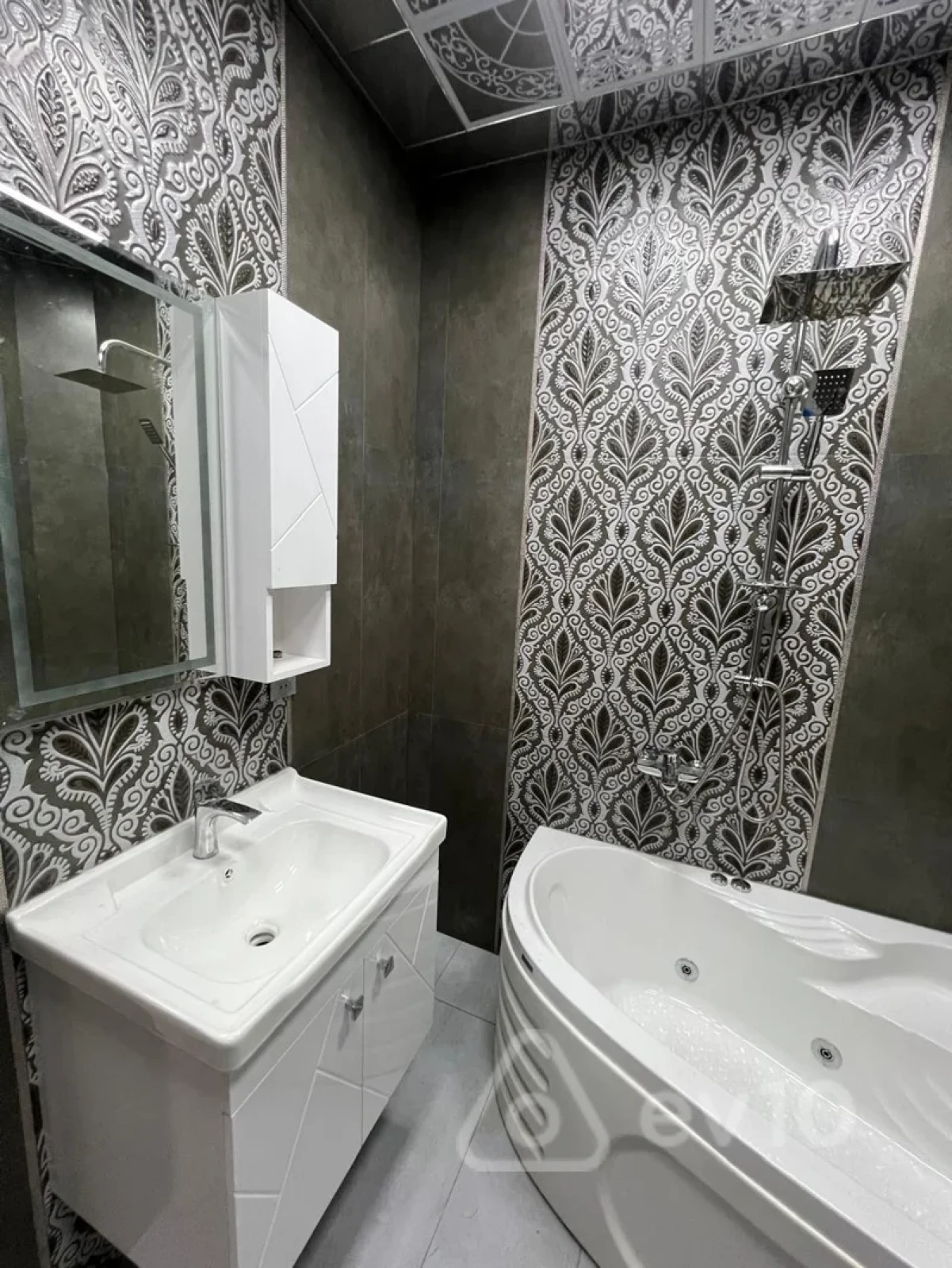 Kirayə verilir 2 otaqlı yeni tikili 76 m²