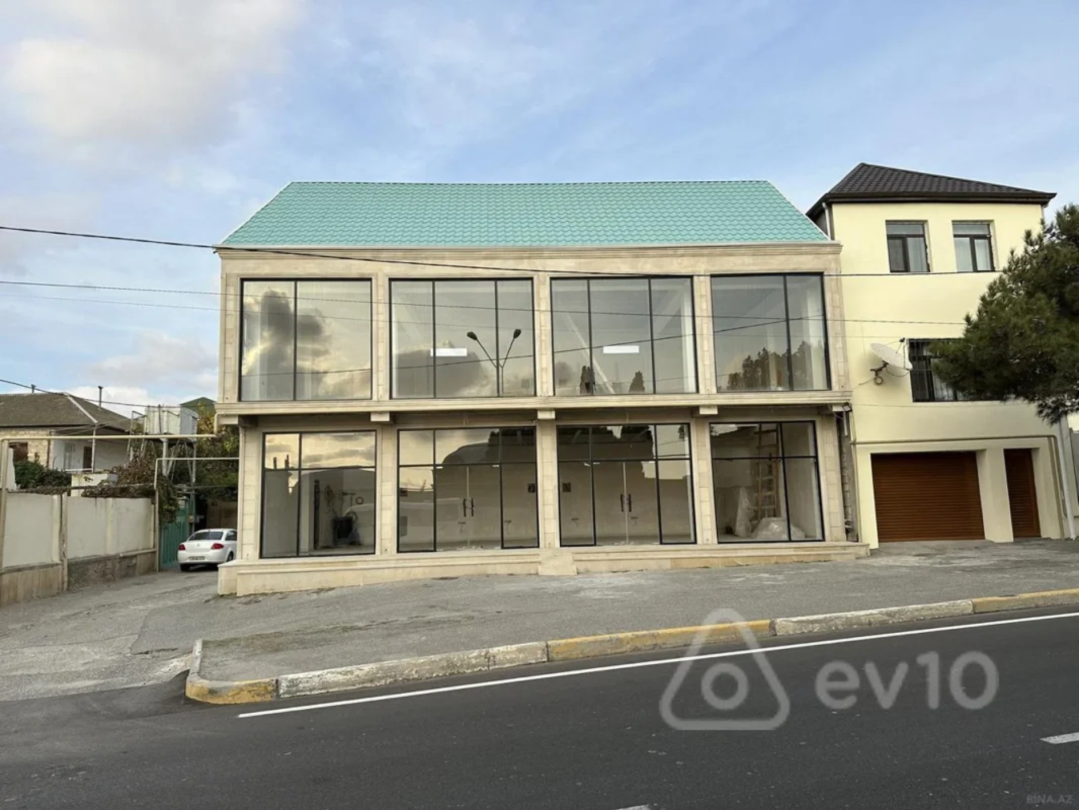 Satılır mənzil 200 m²