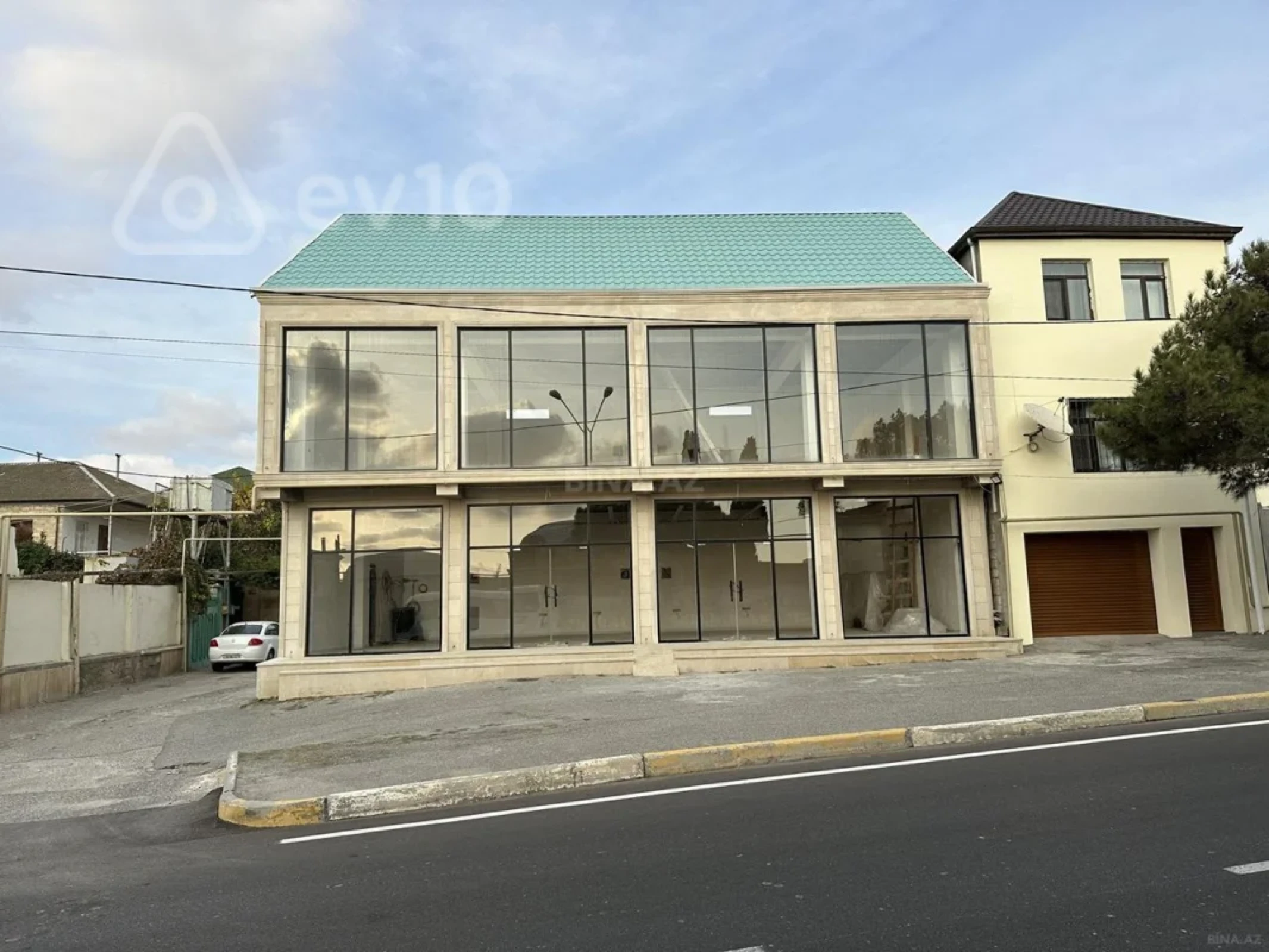 Satılır mənzil 200 m²