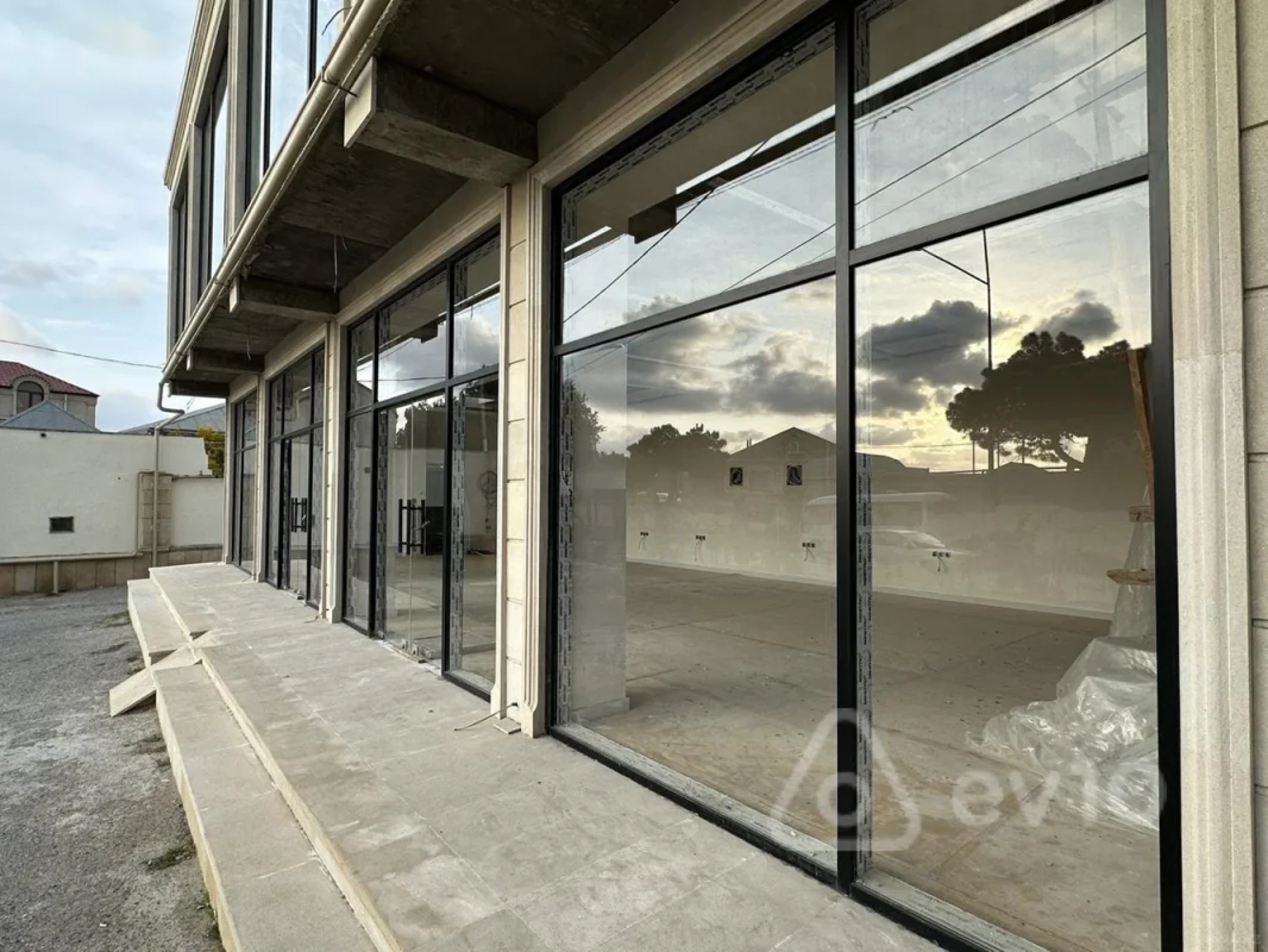 Satılır mənzil 200 m²