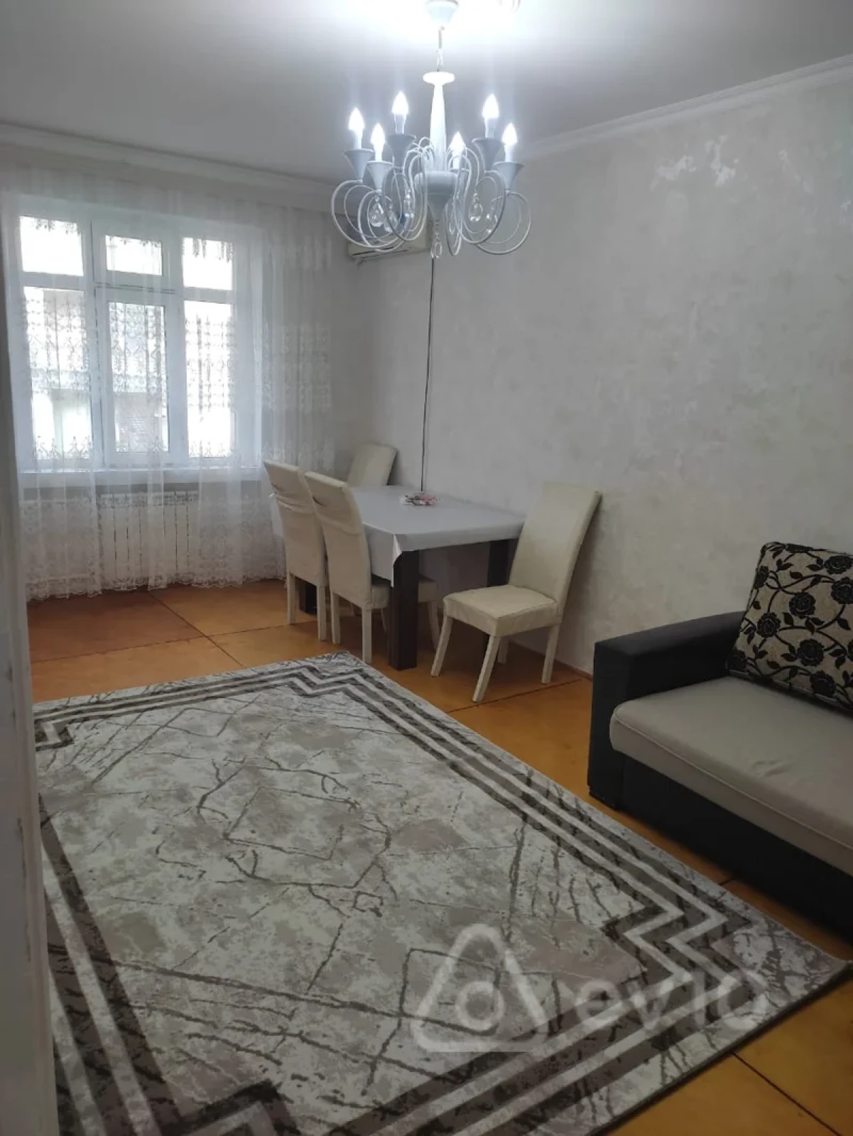 Kirayə verilir 3 otaqlı köhnə tikili 80 m²