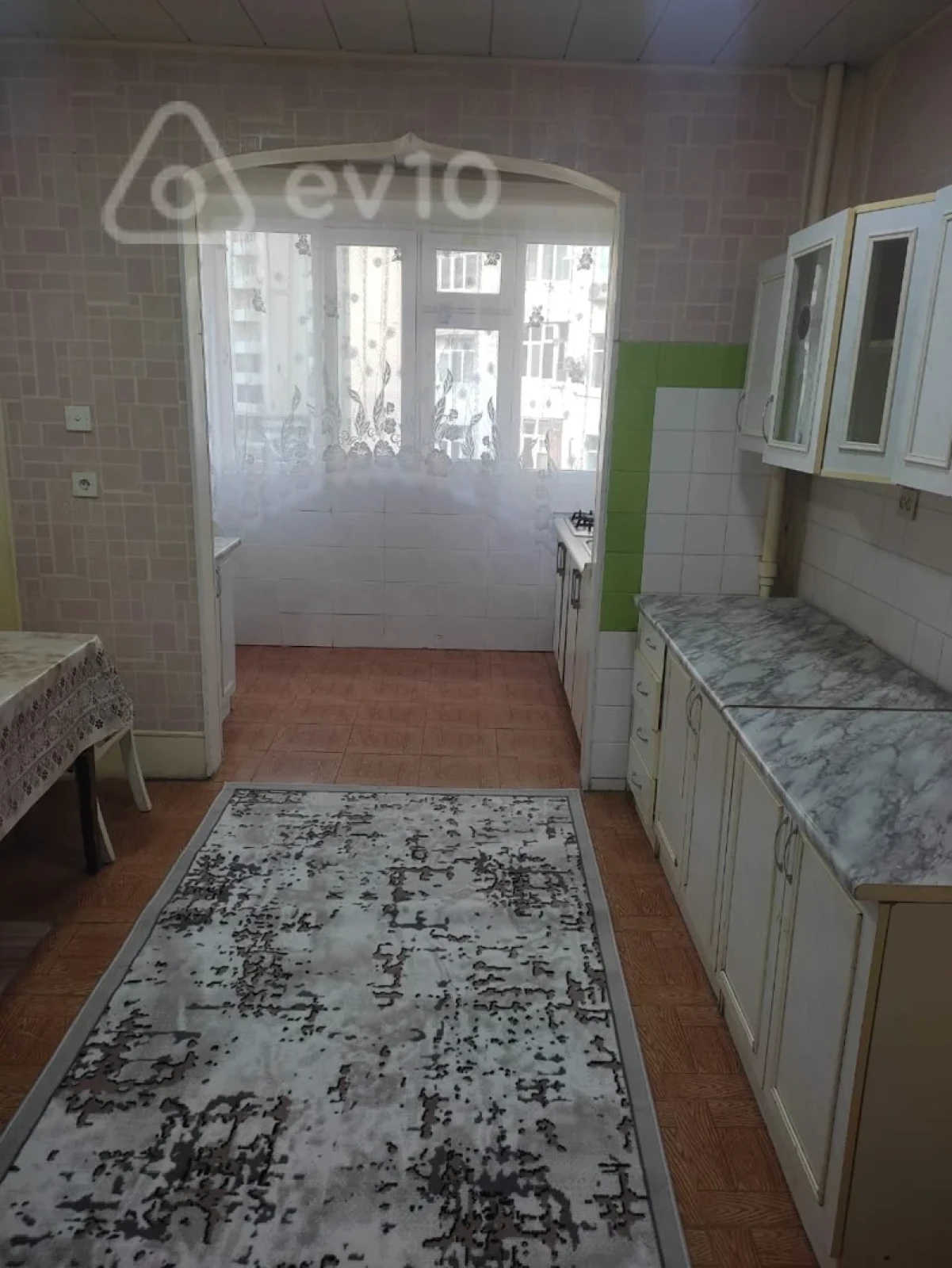 Kirayə verilir 3 otaqlı köhnə tikili 80 m²