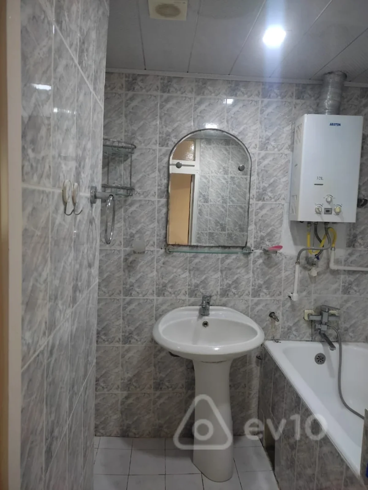 Kirayə verilir 3 otaqlı köhnə tikili 80 m²