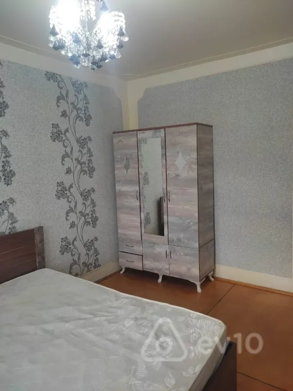 Kirayə verilir 3 otaqlı köhnə tikili 80 m²