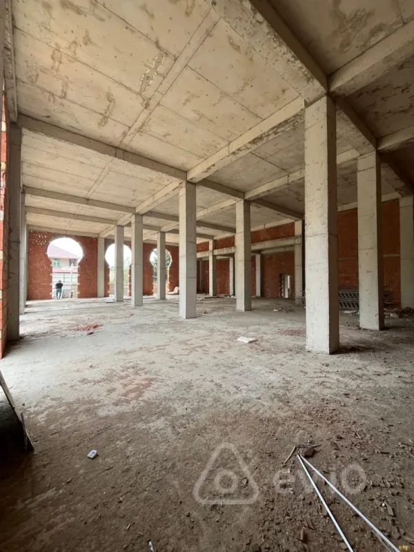 Satılır mənzil 270 m²