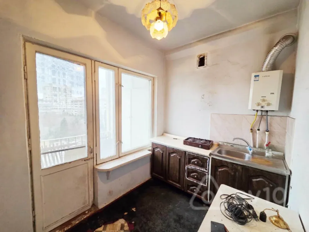 Satılır 1 otaqlı köhnə tikili 47 m²