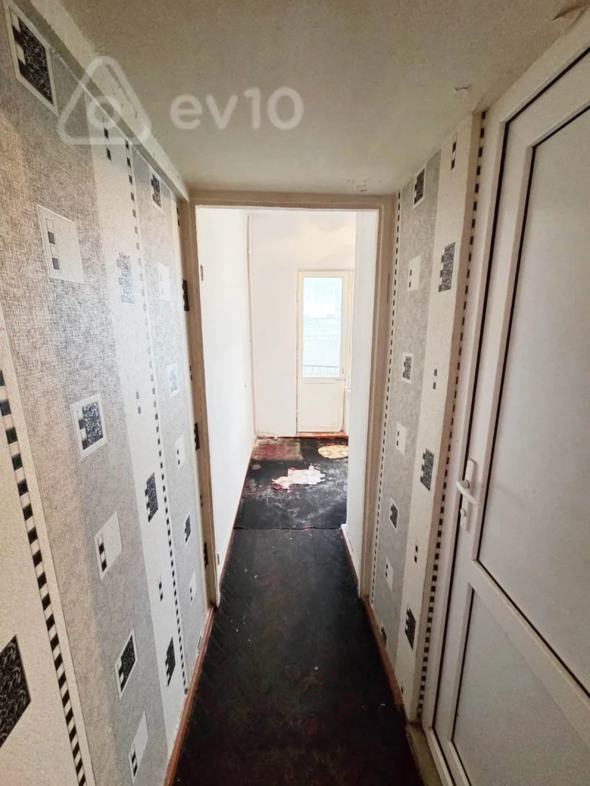 Satılır 1 otaqlı köhnə tikili 47 m²