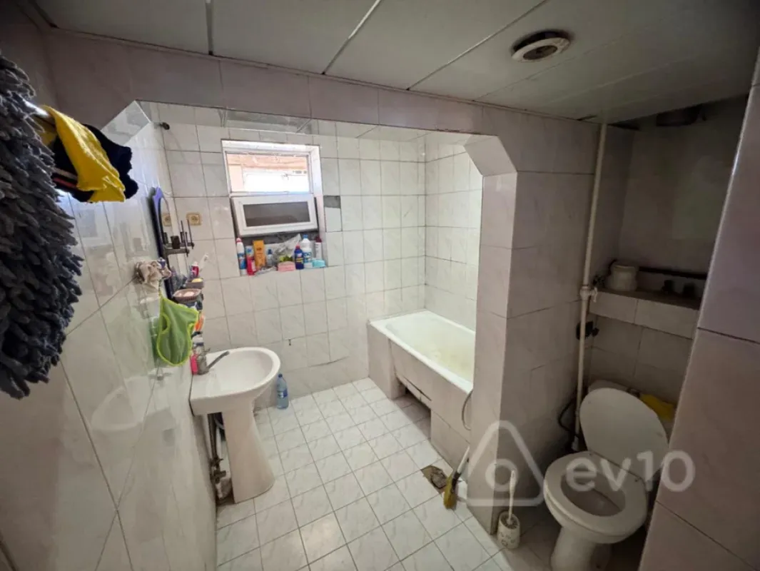 Satılır 3 otaqlı köhnə tikili 90 m²