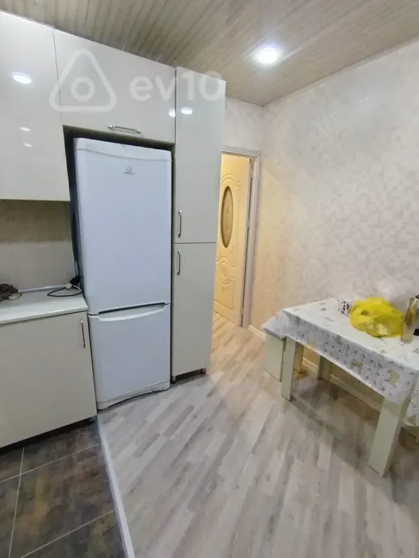 Satılır 2 otaqlı köhnə tikili 65 m²
