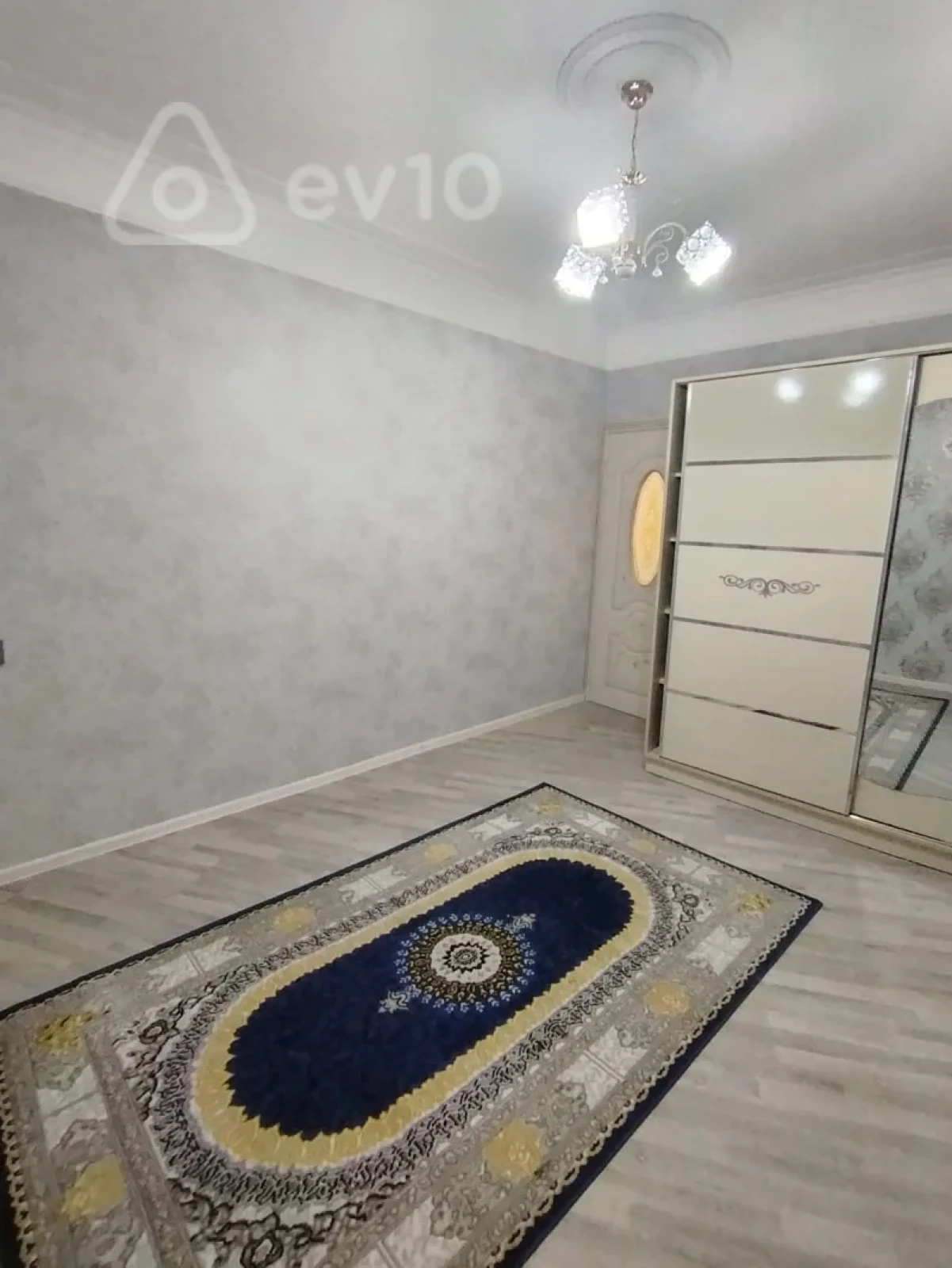 Satılır 2 otaqlı köhnə tikili 65 m²