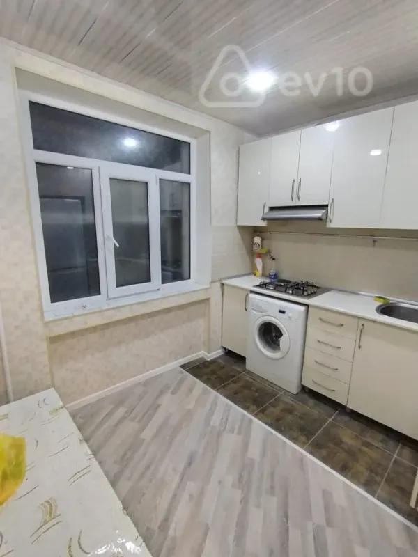 Satılır 2 otaqlı köhnə tikili 65 m²
