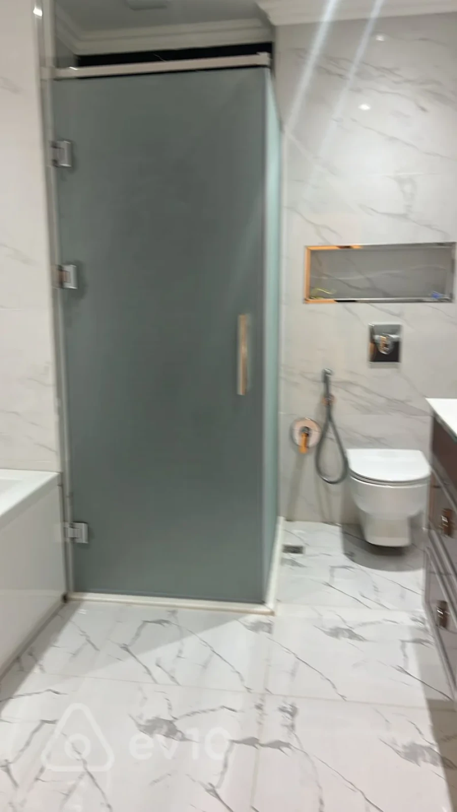 Satılır 3 otaqlı yeni tikili 172 m²