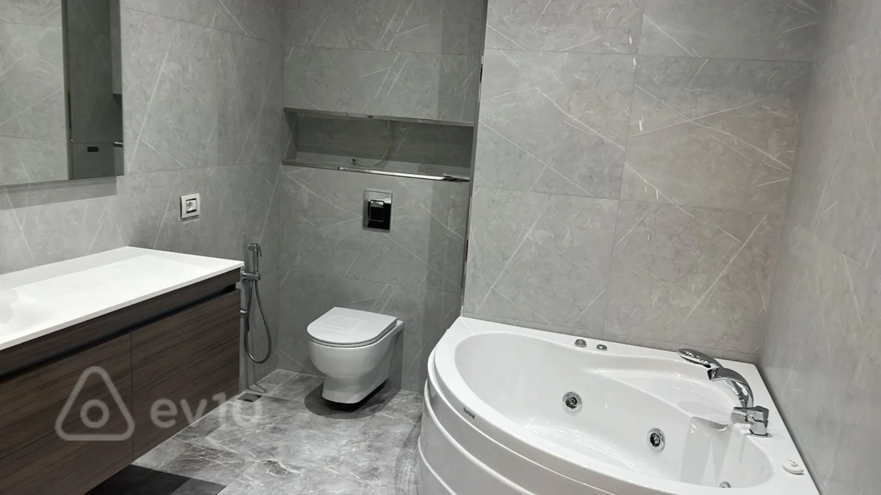 Satılır 3 otaqlı yeni tikili 172 m²