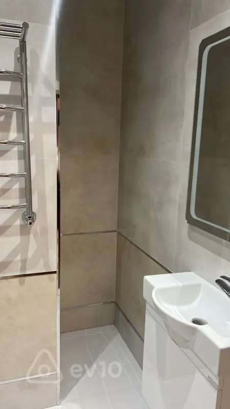 Satılır 3 otaqlı yeni tikili 172 m²