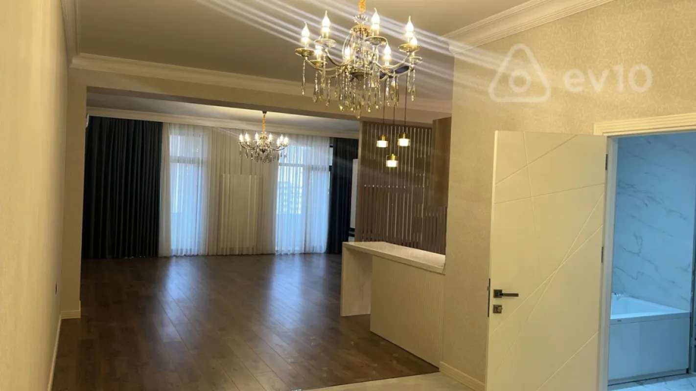 Satılır 3 otaqlı yeni tikili 172 m²