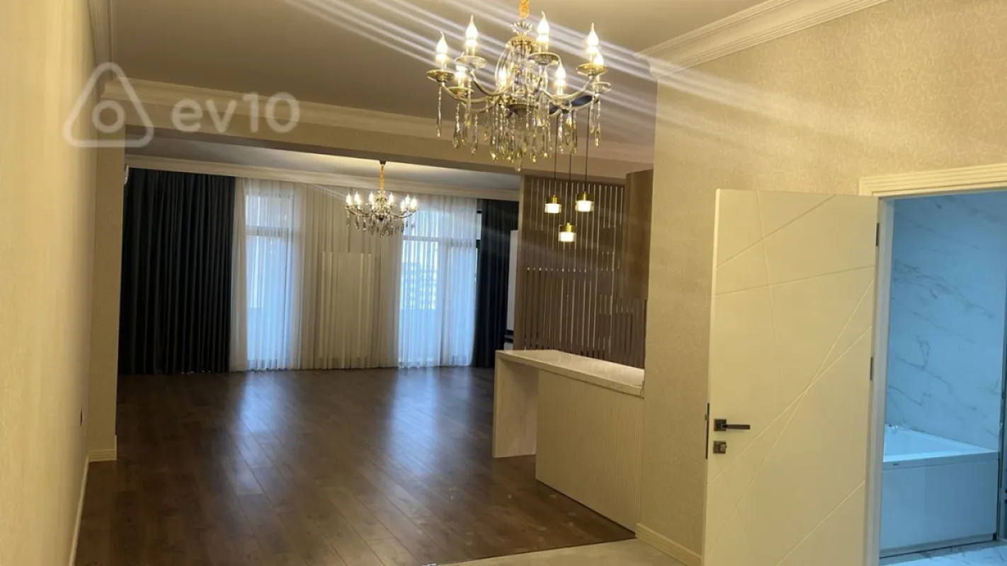 Satılır 3 otaqlı yeni tikili 172 m²