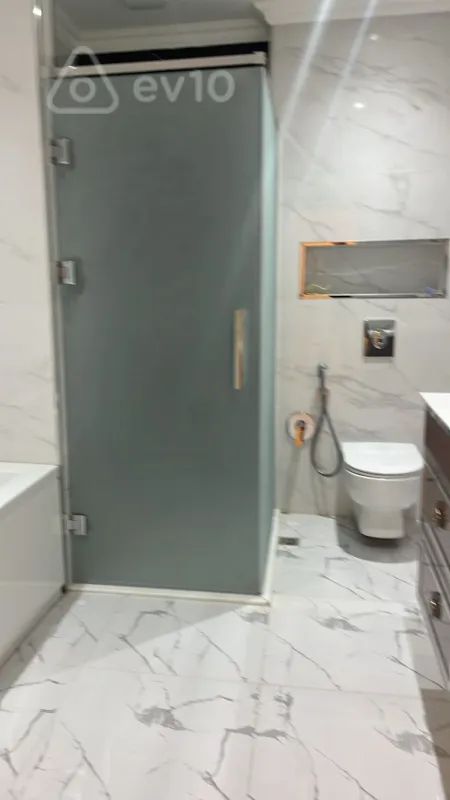 Satılır 3 otaqlı yeni tikili 172 m²