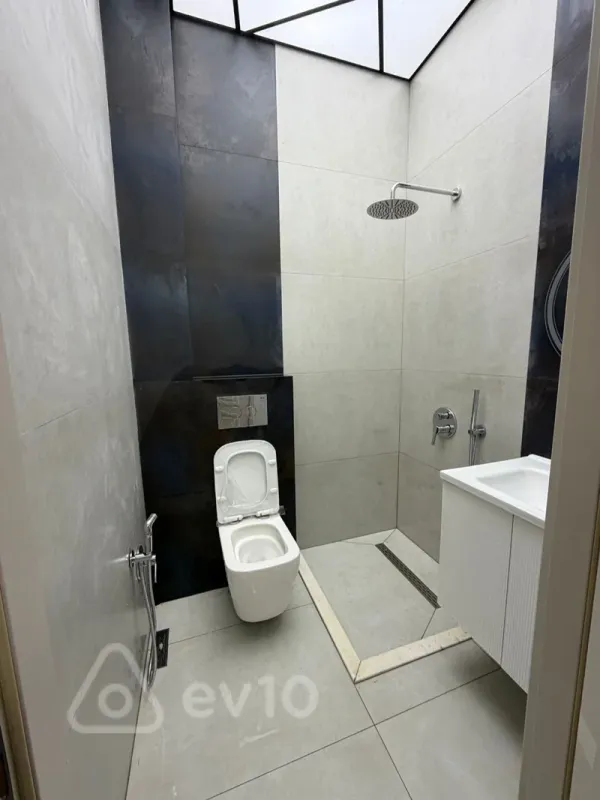 Kirayə verilir 2 otaqlı yeni tikili 82 m²