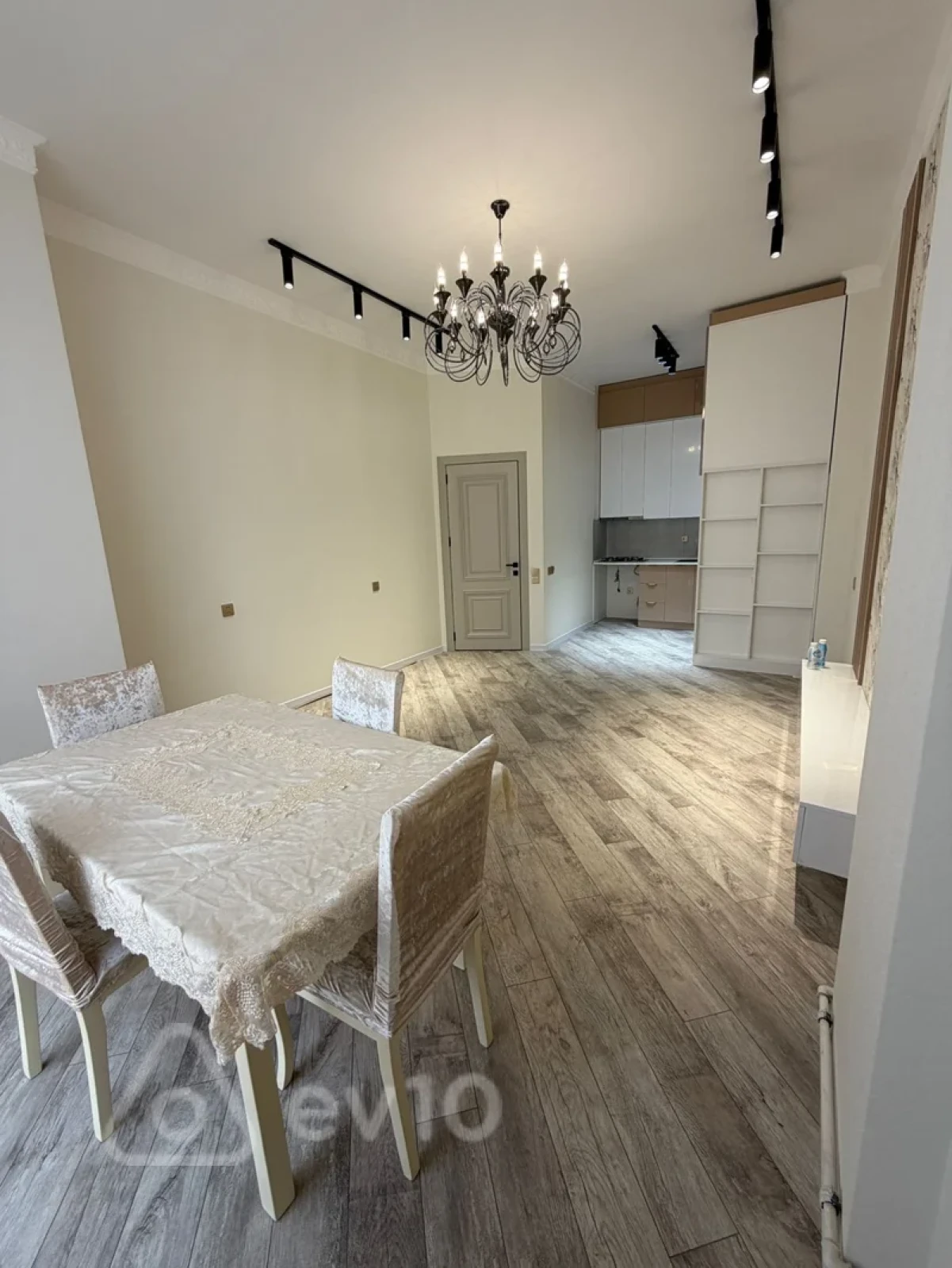 Kirayə verilir 2 otaqlı yeni tikili 82 m²