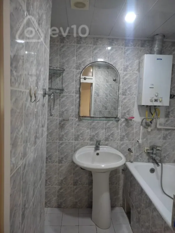 Kirayə verilir 3 otaqlı köhnə tikili 70 m²