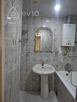Kirayə verilir 3 otaqlı köhnə tikili 70 m²