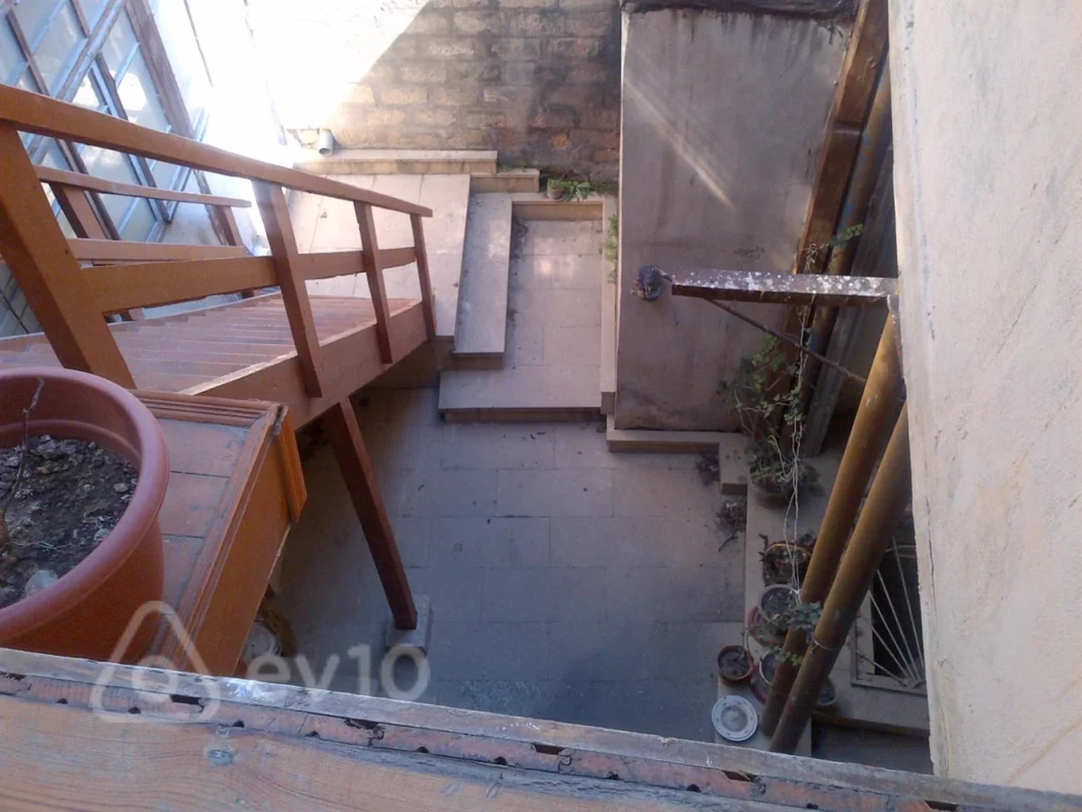 Kirayə verilir 2 otaqlı köhnə tikili 75 m²