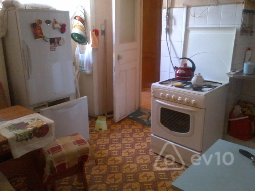 Kirayə verilir 2 otaqlı köhnə tikili 75 m²