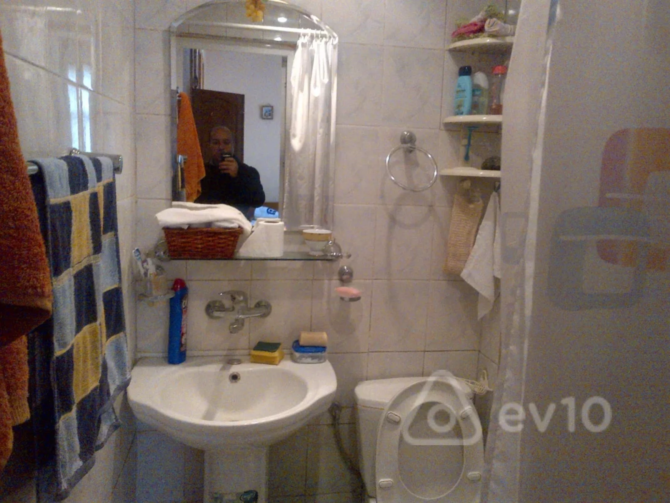 Kirayə verilir 2 otaqlı köhnə tikili 75 m²