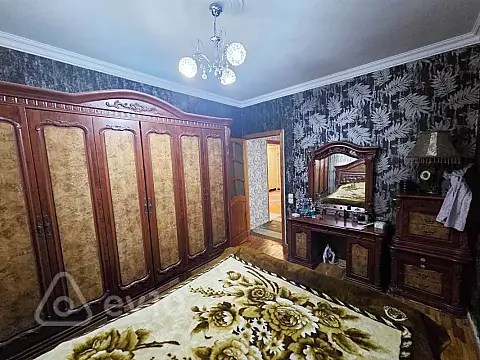Satılır 3 otaqlı köhnə tikili 90 m²
