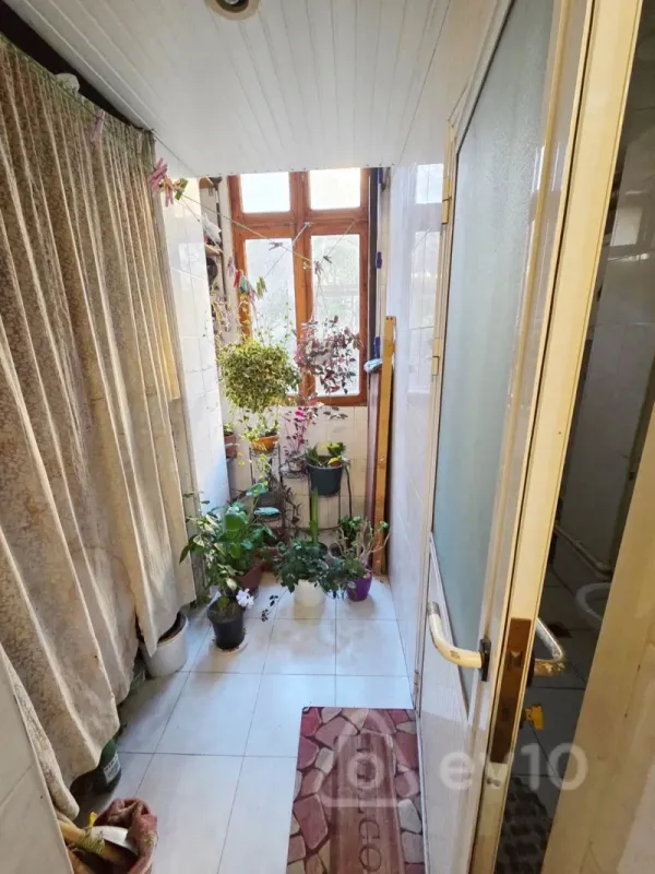 Satılır 3 otaqlı köhnə tikili 90 m²