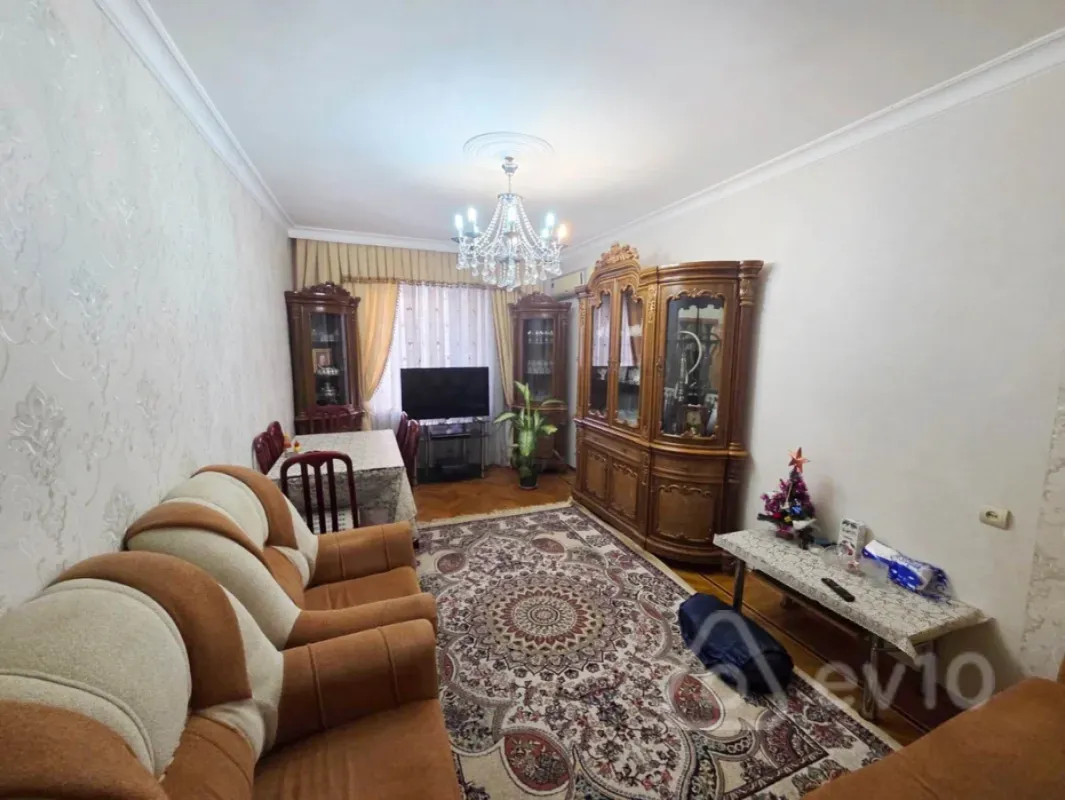 Satılır 3 otaqlı köhnə tikili 90 m²