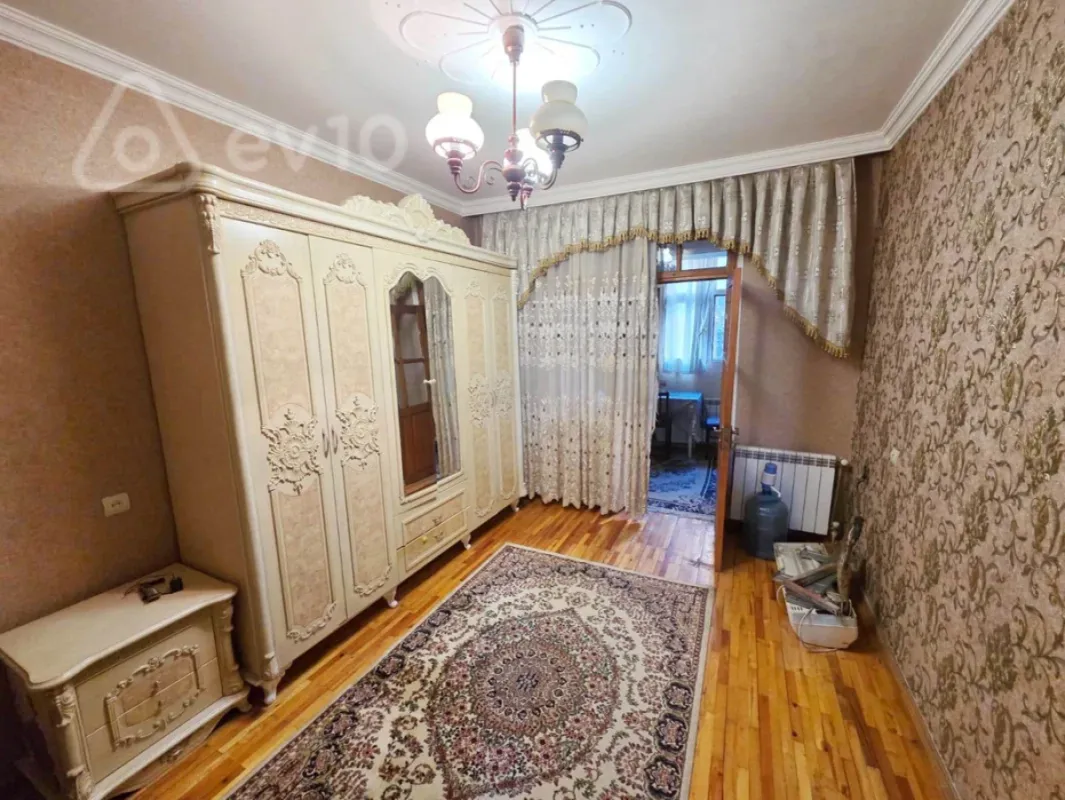 Satılır 3 otaqlı köhnə tikili 90 m²