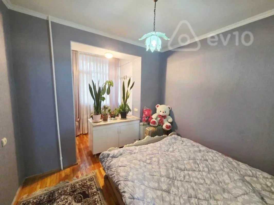 Satılır 3 otaqlı köhnə tikili 90 m²