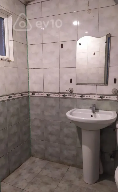 Kirayə verilir 3 otaqlı köhnə tikili 78 m²