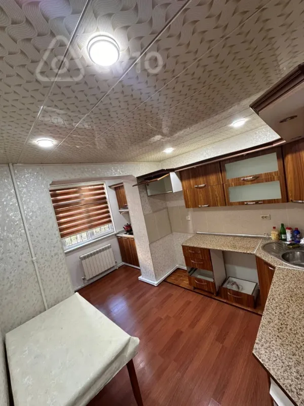 Kirayə verilir 3 otaqlı köhnə tikili 85 m²