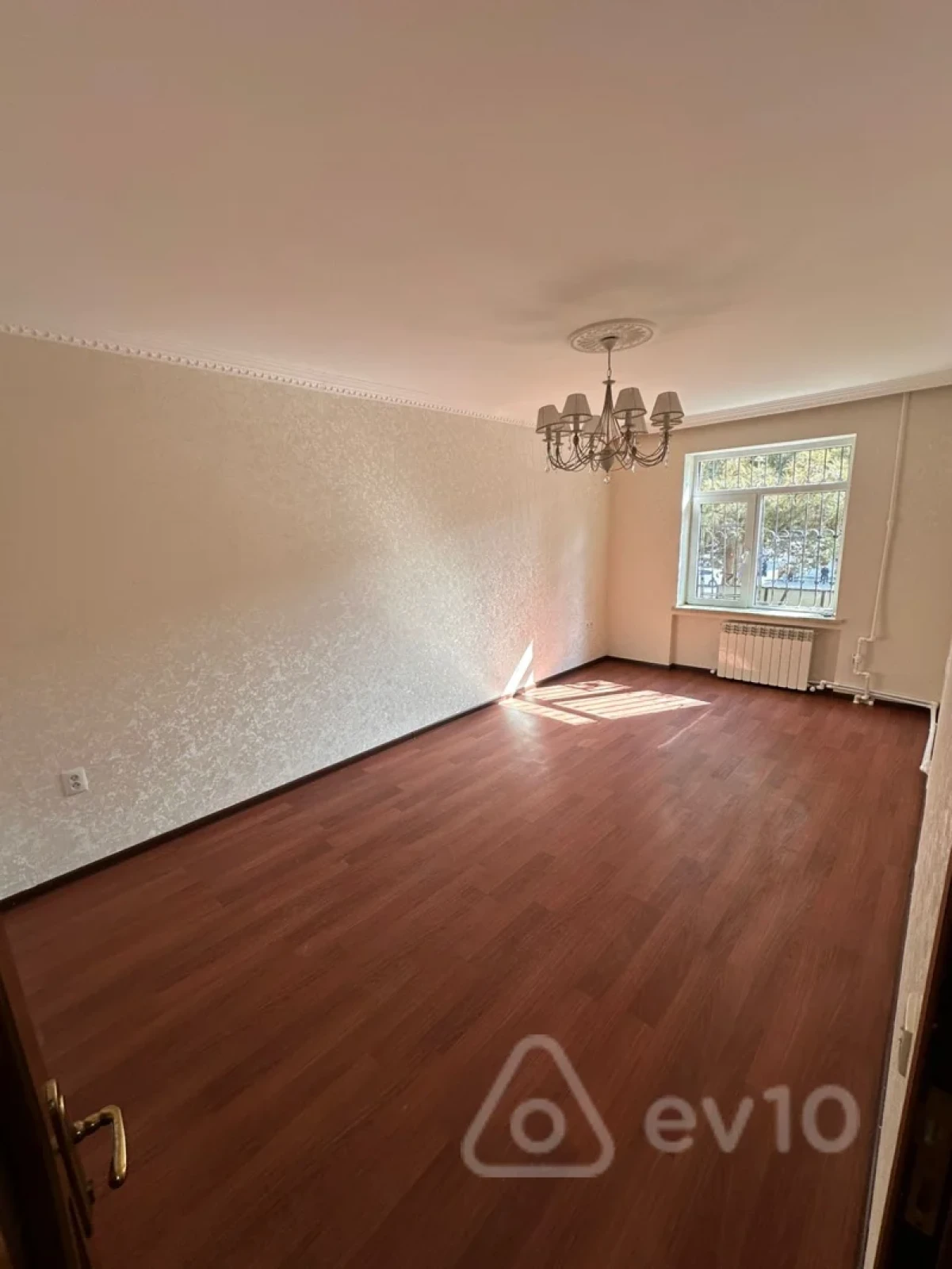Kirayə verilir 3 otaqlı köhnə tikili 85 m²
