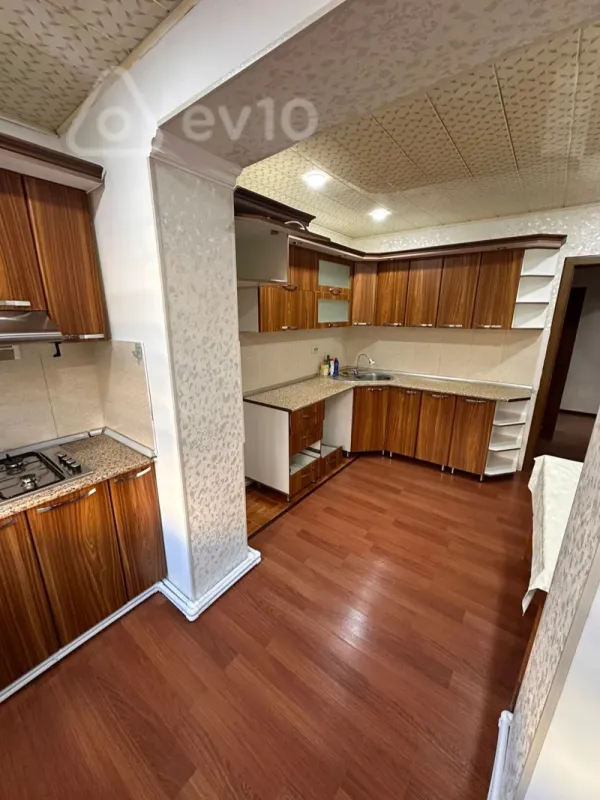 Kirayə verilir 3 otaqlı köhnə tikili 85 m²