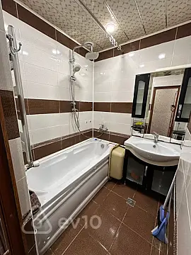 Kirayə verilir 3 otaqlı köhnə tikili 85 m²